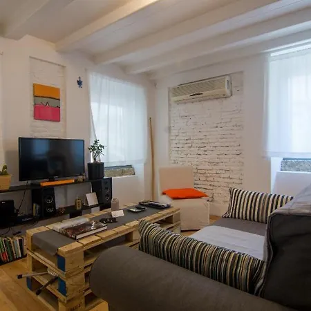 Little Gem Apartment *